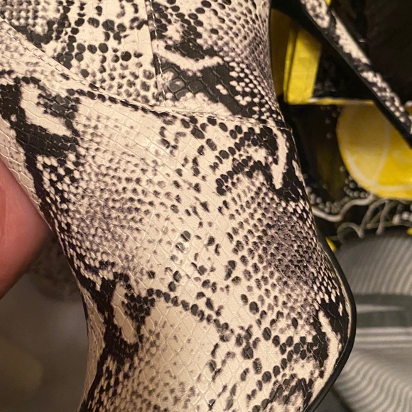 STEVE MADDEN BOOTS - Picture 13 of 17